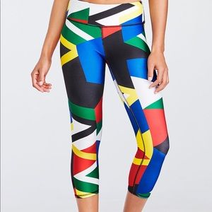 Fabletics XS Salar Capri in Global Print